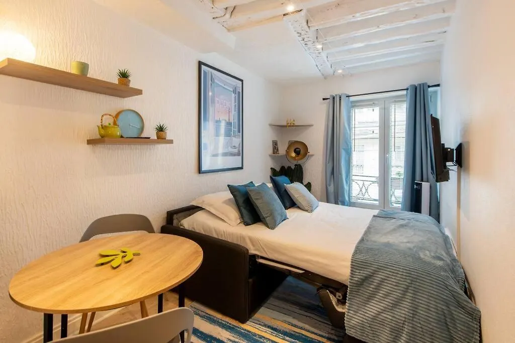 Appartement Near The Louvre, Amazing Location On The Most Prestigious Street à Paris